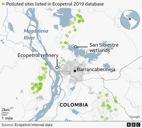 Map showing city of Barrancabermeja, with Ecopetrol refinery to the west of the city, on the Magdalena River. Polluted sites that were listed in the 2019 Ecopetrol database are marked on the map, with clusters to the north, west and south-east of the city.