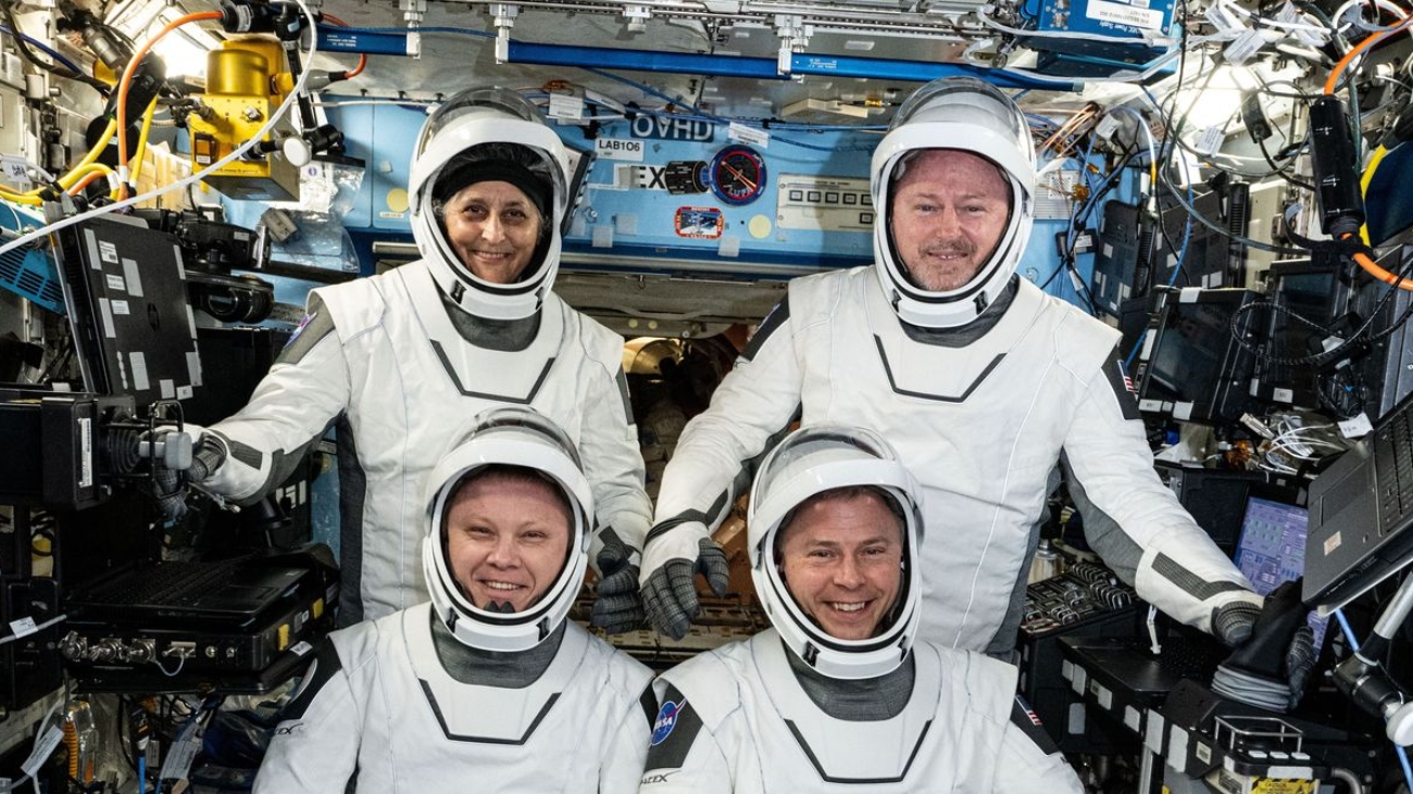 After-9-Months-in-Space-Stranded-NASA-Astronauts-Return-Home.jpg