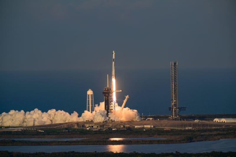 A SpaceX Falcon 9 rocket carrying the Crew Dragon capsule Endurance with the Crew-10 mission lifts off from Launch Complex 39A at NASA&#39;s Kennedy Space Center. Jennifer Briggs/ZUMA Press Wire/dpa