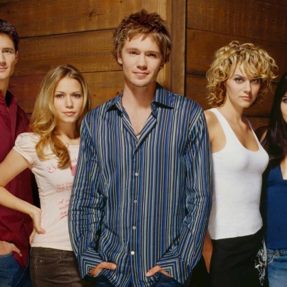 Sophia-Bush-and-Bethany-Joy-Lenz-Chad-Michael-Murray-and-Hilarie-Burton-031725-aaee80ddf3b94bfc94f8c.jpeg