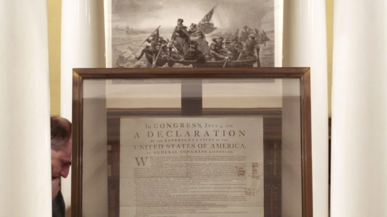 Trump-displays-Declaration-of-Independence-copy-in-the-Oval-Office.jpg