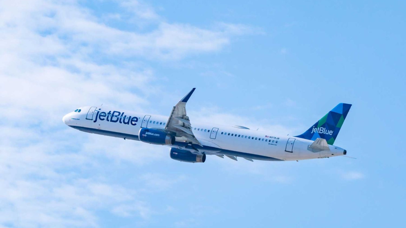 jetblue-airplane-JBFALL0822-987659a74c5849a09e0cc96b0ea074a7.jpg