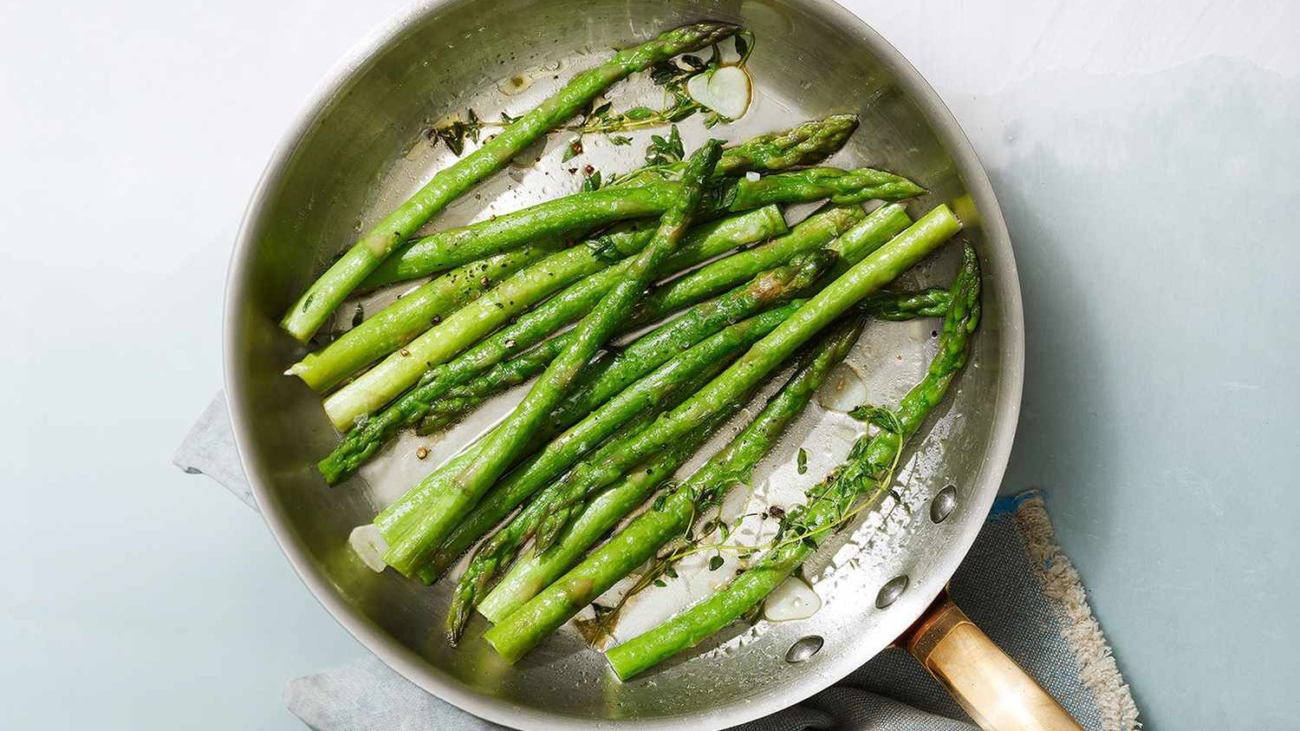 sauteed-asparagus-garlic-thyme-d66e5392-0520-onecms-5bf3cdfb9c04488895ccc3877ca5972c-ea7e677ccccc489.jpeg